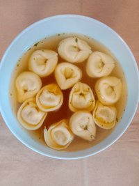 Objednať 12x  tortellini plnené hovädzím v silnom vývare