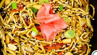 Objednať Udon rezance s teriyaki omáčkou, zeleninou a hovädzím mäsom