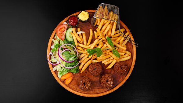 53. Falafel Tallerken & Pommes🌱