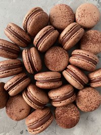Objednať Milk Chocolate-Nuts Macaroon