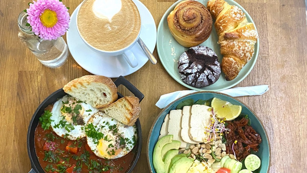 Image of KAWAŁYCZEK - Coffee & Cakes & Drinks