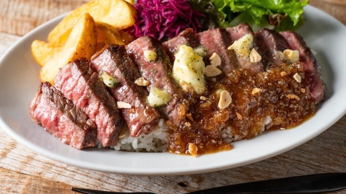 Image of Akaminiku Beef Steak Over Rice Niku Tokidoki Kome