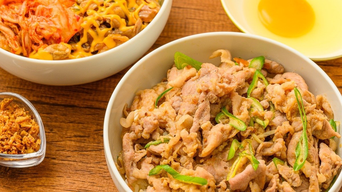 豚丼盛りさん、 ボリューム満点 メガ盛りサイズございます。 #豚丼とんとん