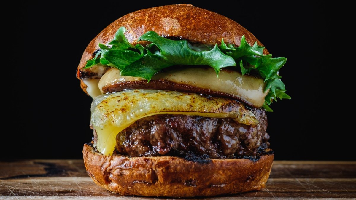 Image of Deluxe Burger & Pizza Red Onion