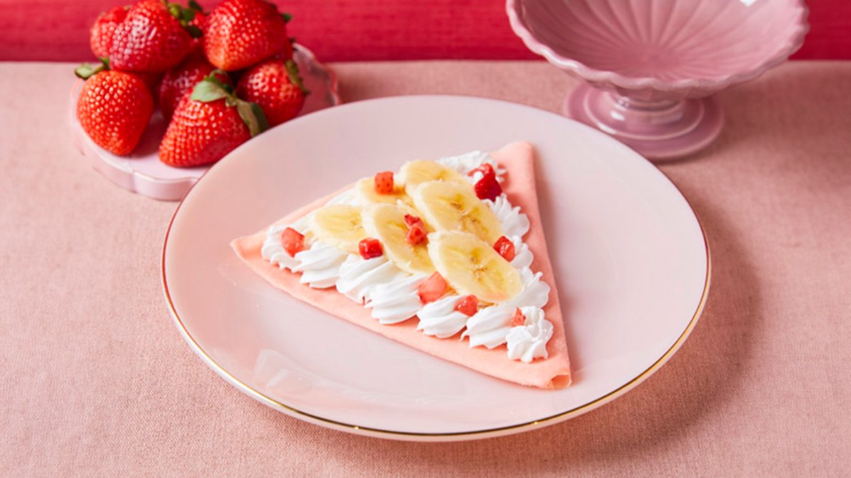 とろけるクレープのMOMI&TOY'S は、さくらあんといちごを合わせ