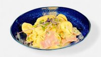 Objednať TORTELLINI CON PANNA E PROSCIUTTO COTTO