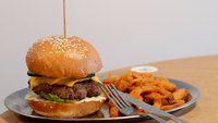 Objednať Gochujang Burger🌶️🐷🐮