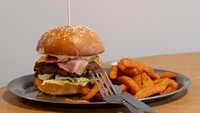 Objednať Bistro Classic Burger🐷🐮