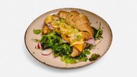 Objednať Croissant s praženicou, šunkou a cheddarom