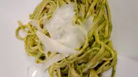 Objednať Linguine, bazalkové pesto s piniovými orieškami a syrom ricotta