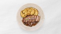 Objednať Chrumkavé kačacie prsia s mangovo-hruškovým chutney, zemiakové lodičky