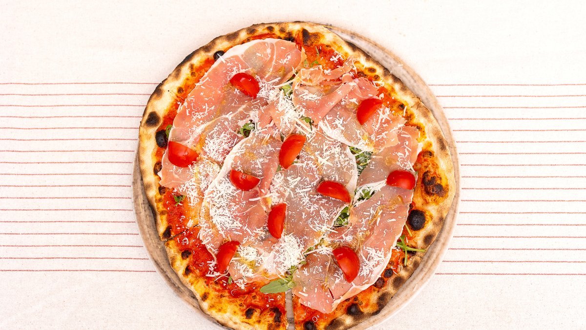 Image of Lucente pizza tonda romana e vino