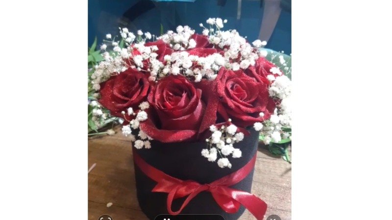 ვარდების თაიგული გიფსოფილით