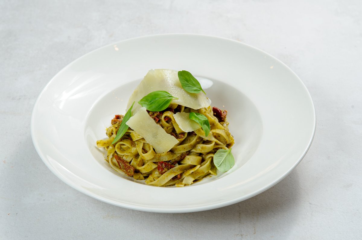 Tagliatelle s pestom