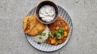 Objednať Tari wale aloo ki sabji, basmati ryža, raita, naan 🌶 + nápoj