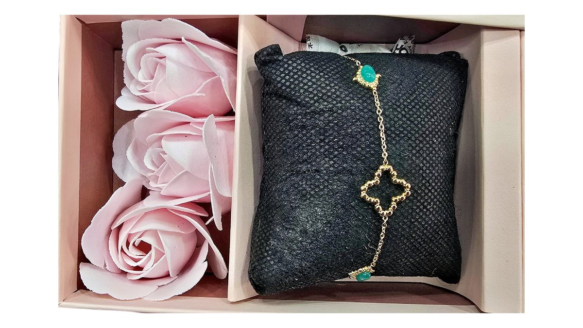 Stainlesteel bracelet in a giftbox with soap roses