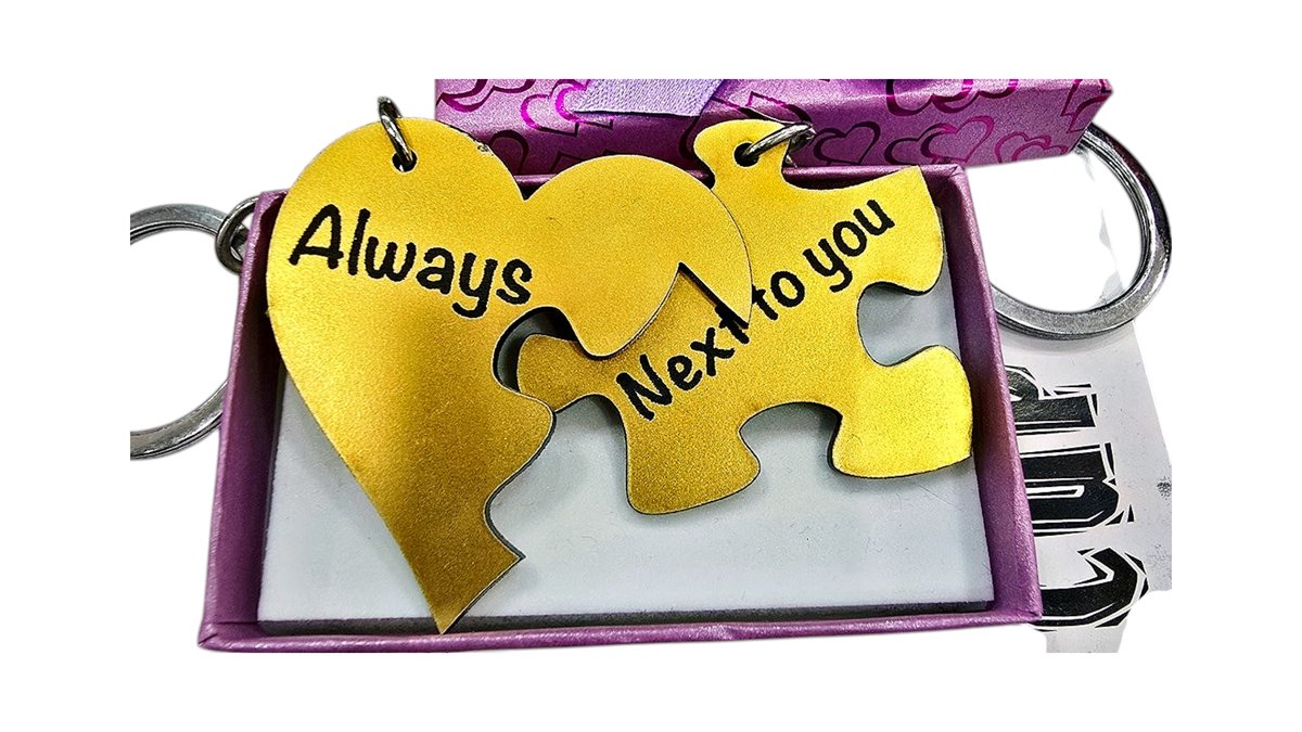 Wooden set of brelocks that conect always next to you in cute giftbox