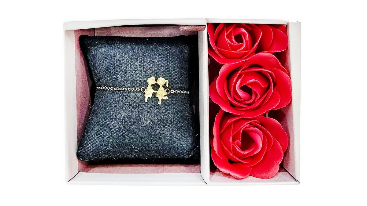 Stainlesteel bracelet in a giftbox with soap roses n3