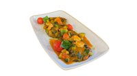 Objednať Ravioli al nero di seppia ripieni di salmone con gamberi, pomodorini e zucchine
