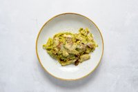 Objednať Tagliatelle con branzino, pomodori secchi, pecorino a bottarga di muggine