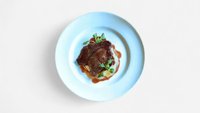 Objednať Ribeye steak con puré di patate e salsa al vino Amarone