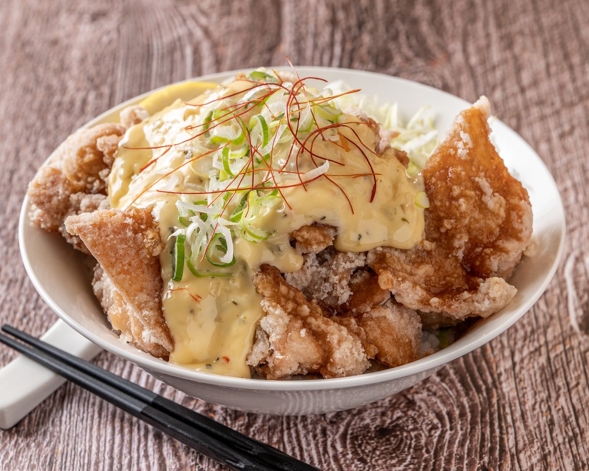 めちゃくちゃ旨い! メガ盛りどんぶり まんぞく屋 名楽町店 | Wolt