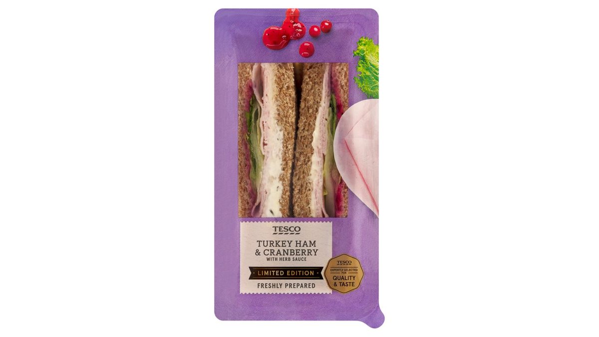 Tesco Toastový chlieb s morčacou šunkou, brusnicovou omáčkou a rímskym šalátom 157 g