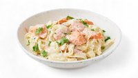 Objednať TAGLIATELLE S KALAMÁRMI, CHERRY PARADAJKAMI A CITRÓNOVO-BERGAMOTOVOU OMÁČKOU
