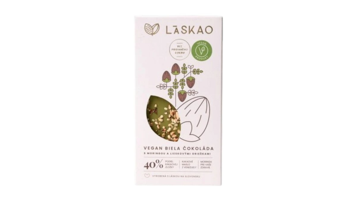 Láskao Vegan biela čokoláda s moringou a lieskovcami, 75 g