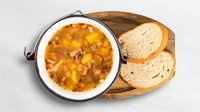 Objednať Trhané hovädzie mäso, syrové nugetky s nivou a jalapeňos, na zemiakových hranolkách s BBC a cheddarovou omáčkou
