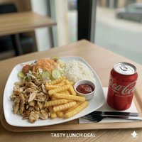 Objednať Coca - Cola Kombo Kuraci kebab tanier+ Coca-Cola 0,35 ml.