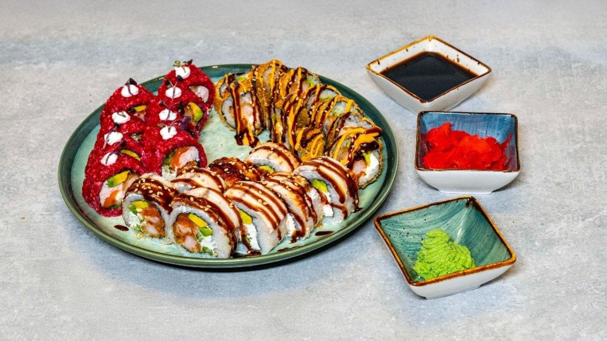Image of SNAKE SUSHI BAKIXANOV