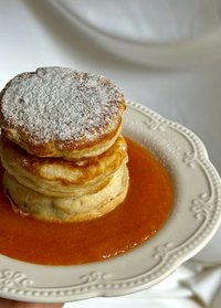Objednať Pancakes with apricot jam&sour cream