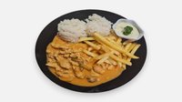 Objednať Kurací stroganov, 1/2 dusená ryža, 1/2 hranolky, tatarská omáčka