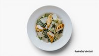 Objednať 350g Caesar šalát (1,3,7,10) 9,10 € (grilované kuracie prsia, ľadový šalát, ceasar dresing, parmezánové hobliny, slaninkový čips,