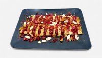 Objednať Palacinky s Lotus karamelovým krémom preliate malinovou redukciou