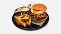 Objednať Grilovaný Chicken Burger s domácou tatárskou omáčkou a pečenými zemiakmi