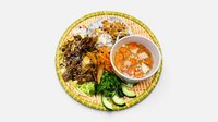 Objednať Bánh Cuốn  VietNam Hovädzie  (jemné vietnamské ryžové rolky) + tom yum Tofu