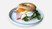 Objednať Bagel BENEDIKT so šunkou, poľníčkom, vajíčkom