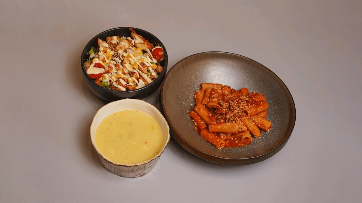 Rigatoni Ragu Viçi & Sallatë Çesar & Supë Pule