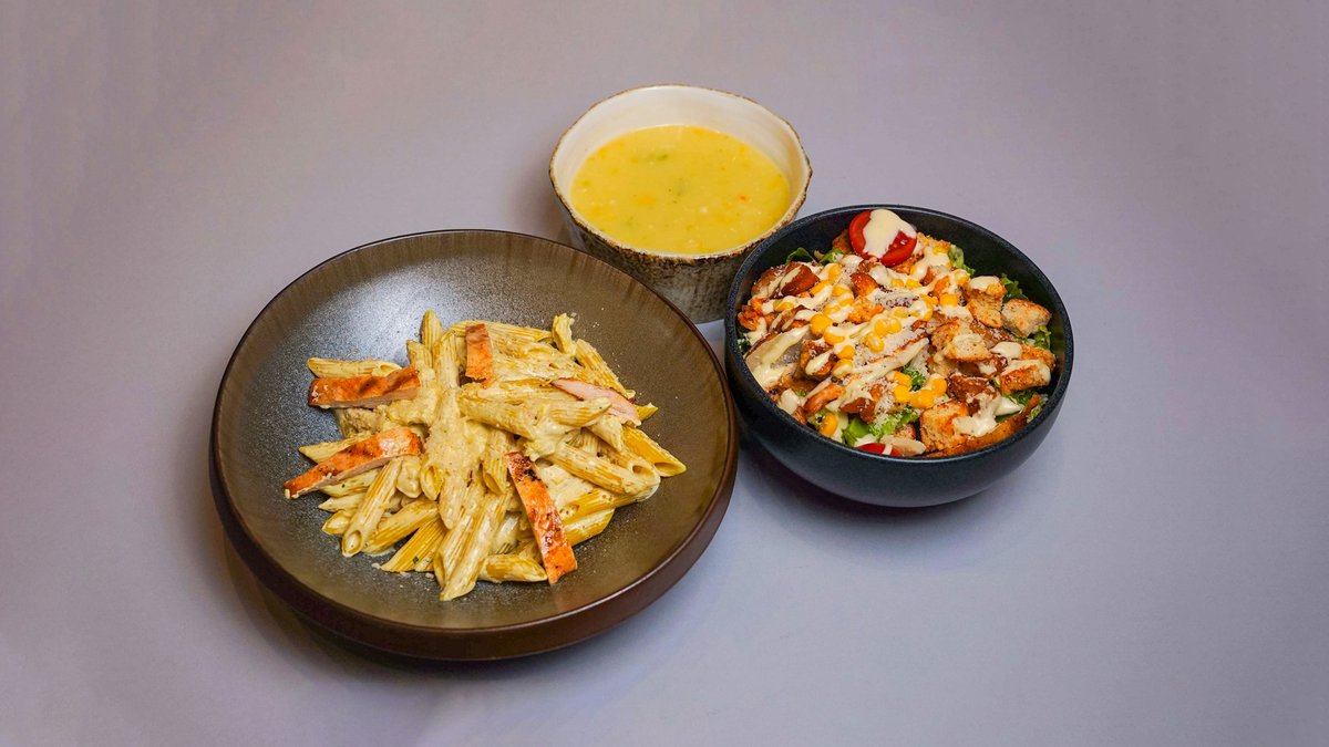 Penne Curry & Pulë & Sallatë Çesar & Supe Pule