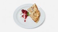 Objednať Palacinky s jahodovým džemom, ovocím a šľahačkou
