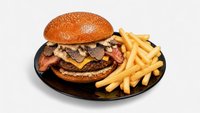 Objednať Truffle smash Burger - žemľa , hľuzovková majonéza, šalát, hovädzie mäso, cheddar, kyslá uhorka, slaninka, hranolky