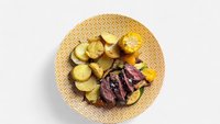 Objednať FITNESS MENU: Hovädzí Hanger Steak / Pečené Zemiaky s Rozmarínom / Grilovaná Zelenina