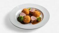 Objednať 150g Bravčová panenka sous vide, naše zemiakové krokety s bryndzou a jarnou cibuľkou, tymiánové demi glace, brokolica (A1,A3,A7)