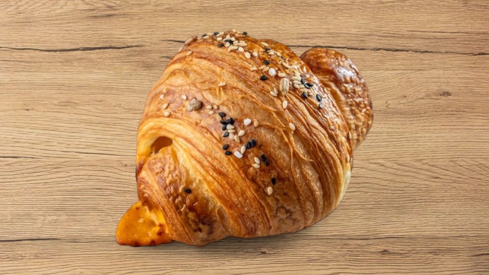 Chedar-serrano croissant