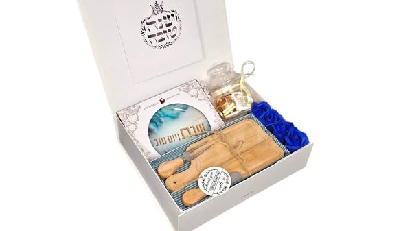 מארז חגיגי - חתית לסיר ומגש חיתוך דקורטיבי - 1