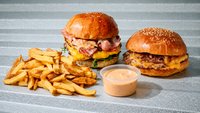 Objednať Smash burger + O. G. burger + domáce hranolky + chipotle omáčka