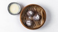 Objednať 🌱 🥝 Sladké borůvkové knedlíčky 3ks a kokosový krém
