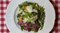 Objednať Trhané listové saláty s grilovaným hovězím masem